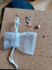 Pin broche ysl - pin's,