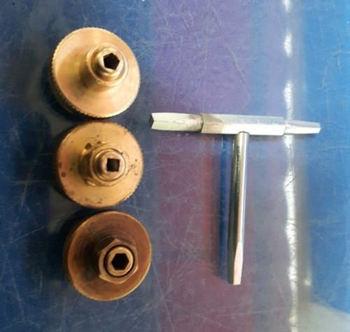 Clé retrait bouchon de - de,
