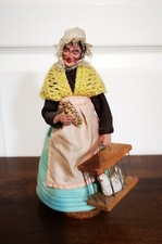 Ancien Santon de Provence Signé M H Lagarrigue 20 Cm Vieille Femme Poule Journal