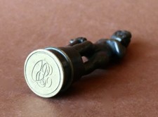 Matrice, sceau, statuette