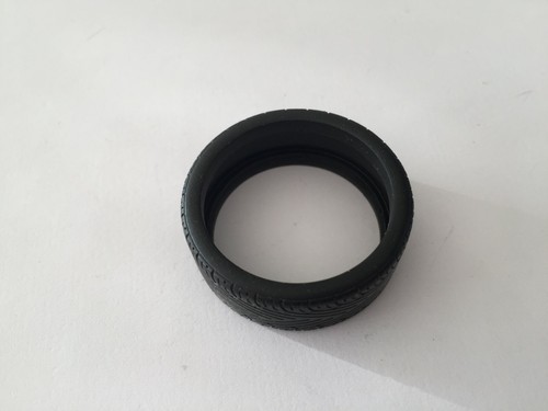 Pneu pièce détachée minia
