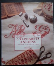 § alphabets anciens à broder au point de croix - Véronique Maillard - Flammarion