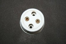 Prise ancienne en porcelaine