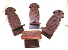 Petit salon africain vintage en bois pour poupée 3 chaises et une table