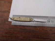 ANCIEN PETIT COUTEAU PLIANT PORTE CLEF MANCHE PLASTIQUE