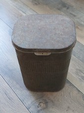 Un étui de masque a gaz