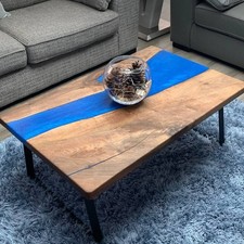 Table de rivière époxy bleu océan ? Bois de noyer Live Edge fait main