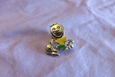 Pin's Football Vert Et Jaune