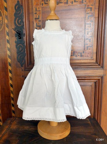 Robe ancienne petite fille - de,