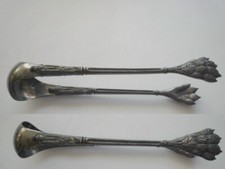 PINCE A SUCRE  métal argenté ( non nettoyé ) motif patte de Lion