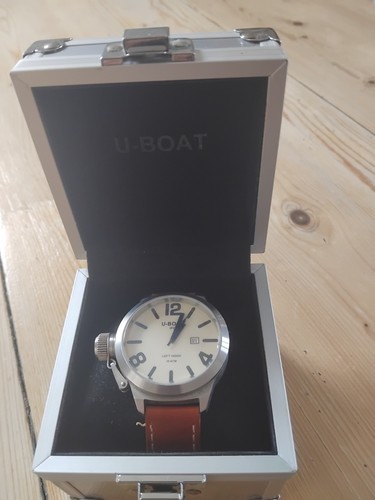 Une montre marque uboat - montre,