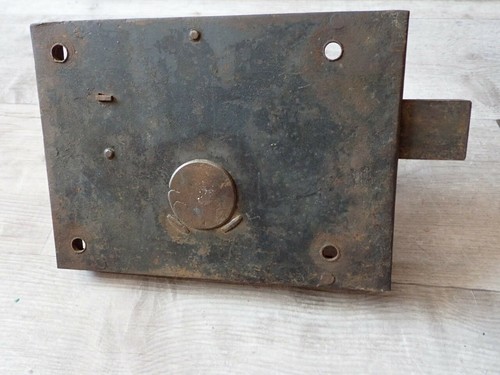 Grosse serrure ancienne - grosse,