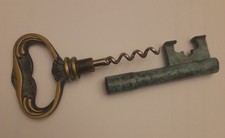 Tire bouchon en forme de clé