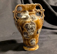 Petit Vase de Globe de Mariage, Barbotine, Décor Colombe Saint Esprit, H 12.5 cm