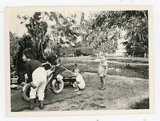 snapshot PHOTO, vélo ancien jardin enfants jouet camion