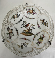 assiette ancienne en faïence blanche relief dentelle/7490V5