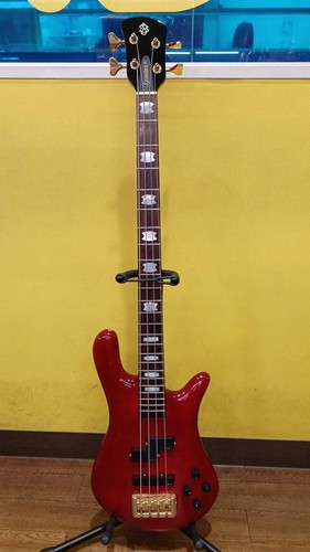 Guitare basse électrique
