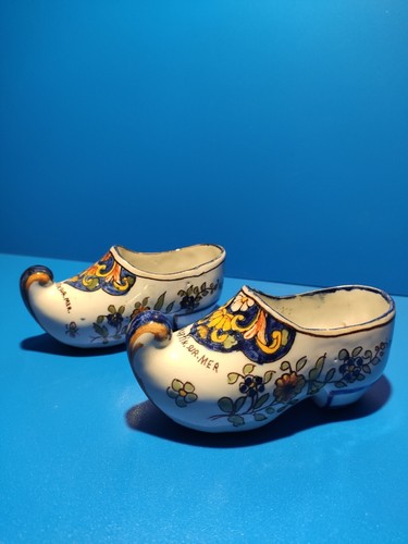 Paire sabots faience de - de,