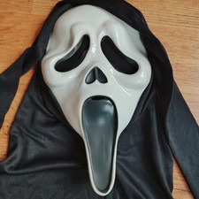 Masque Scream Ghostface sous