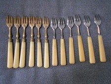 12 Fourchettes à gateaux ou