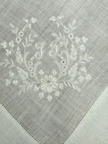 Mouchoir fine broderie fait - fine,