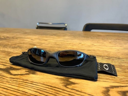 Lunettes soleil noires - de,