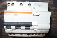 DISJONCTEUR 4P. DIFFERENTIEL