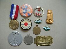 Lot de 11 insignes médailles