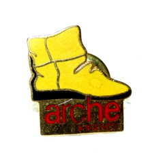 A02 / Pin's Pins Pin VINTAGE  Marque de Chaussure ARCHE