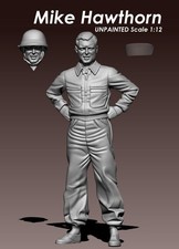 Figurine debout 1/12 Mike Hawthorn, pilote de course champion du monde Ferarr...
