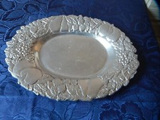 ANCIEN PLAT OVALE A FRUITS EN ALUMINIUM BRILLANT DECOR EN RELIEF PLATEAU COUPE