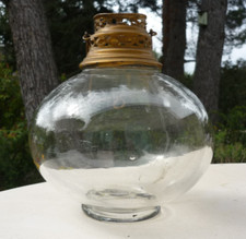 Globe ancien en verre soufflé