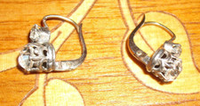 Paire d'anciennes boucles d'oreilles dormeuses or et argent