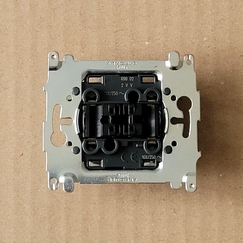 Arnould initia 69002 1 - -,