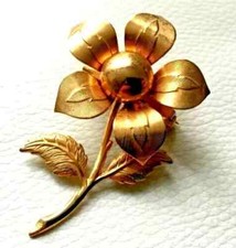 BROCHE FLEUR ROSE Doré en 3D sculpture vintage 5,85 cm Très beau voir photo 