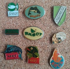 Lot De 9 Pins Pêche, Poisson, SENSAS, RAGOT, MITCHELL, SERT, ARCA, SUISSEX.