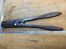 N.2 Outil Ancien Coupe Queue