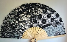 Éventail à main noir et blanc en bambou,pliable,bois et tissu, batik,flamenco
