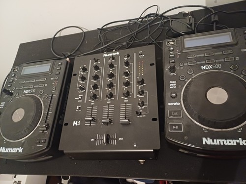 Platine numark table - +, de