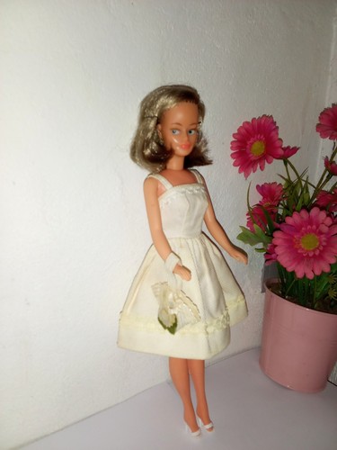 Rare poupée nancy bella