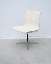 Chaises « EA 105 » de Charles & Ray EAMES pour HERMAN MILLER en cuir, 1970