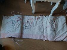 •Tour De Lit Rose/blanc