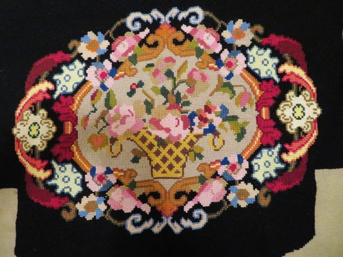 Tapisserie brodée main - main, panier