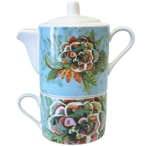 Petite théière avec tasse