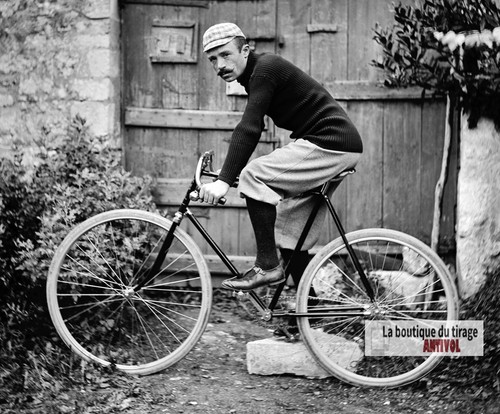 Cycliste sur une bicyclette