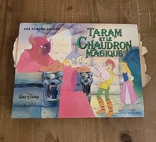 0105 : Livre POP UP  Disney  Taram Et Le Chaudron Magique - Hachette - 1985 