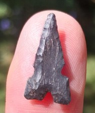 Préhistoire pointe de flèche en silex provenant de Mauritanie couleur noire