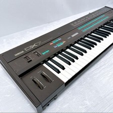 YAMAHA DX7 Synthétiseur
