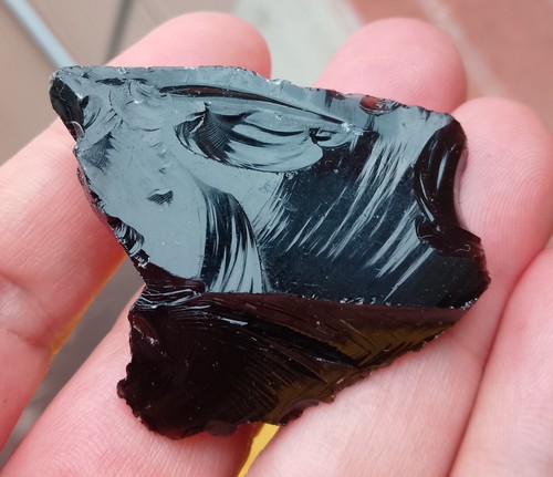 13.73gr 40x34x13mm obsidienne