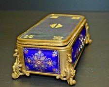 JOLI COFFRET TAHAN CUIR décor doré au Fer & 3 faces émaillées émail XIXe vitrine